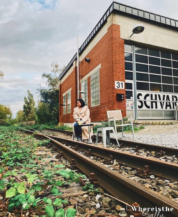 Schvarz-Kaffee-Train-Tracks-1