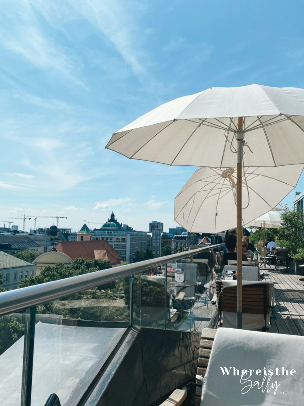 munich-rooftop-bar-blue-spa-bar-lounge-3