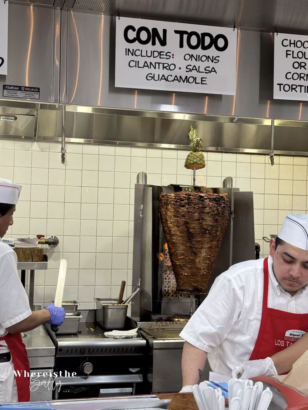 Los Tacos No.1 餐檯現場製作墨西哥玉米餅塔可（Taco）的廚師