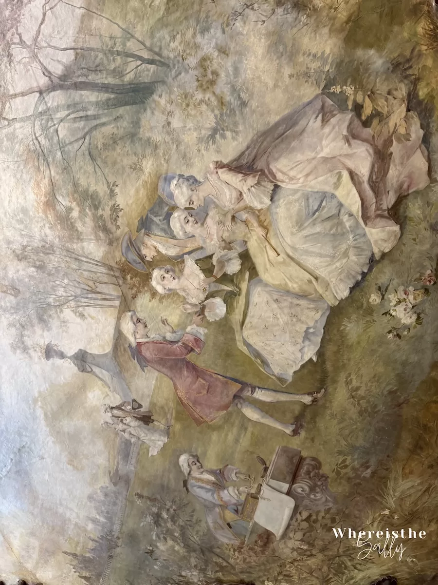 葡萄牙波爾圖特色伴手禮店，整齊擺放五顏六色牙膏狀果醬、橄欖油與巧克力抹醬