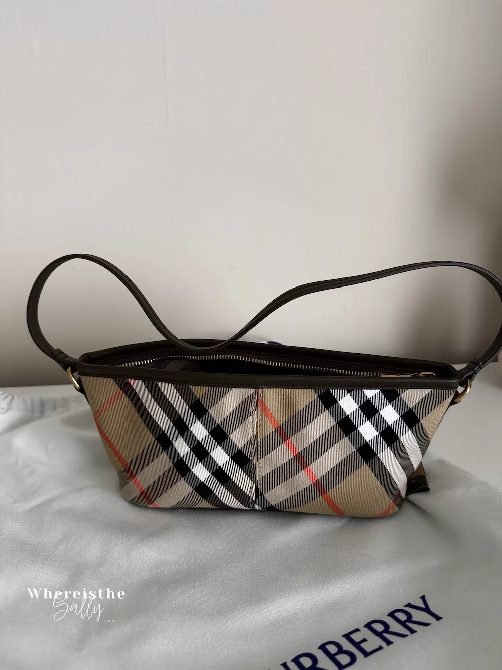 Burberry腋下包 經典米色格紋與棕色皮革飾邊